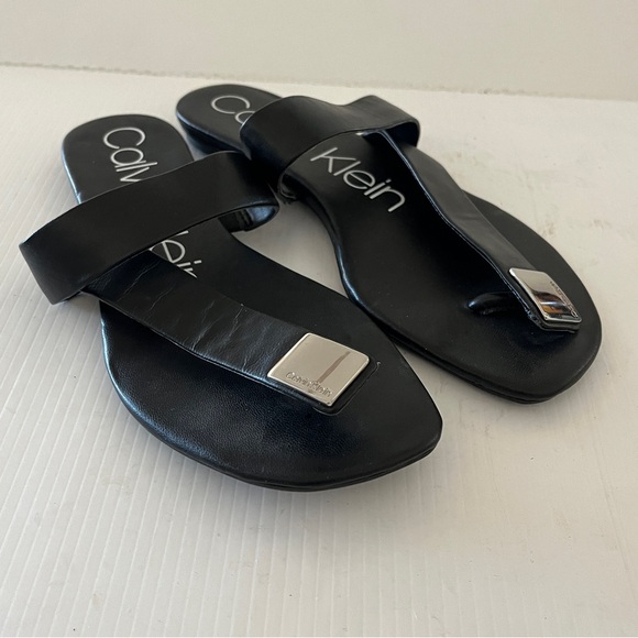 Calvin Klein Saurin Black Asymmetrical Open Toe CK Logo Plate Sandal 7.5 - Picture 2 of 12